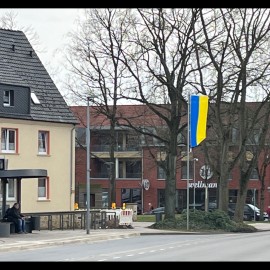 2022.03.18 Ukraine Flagge Zentrum